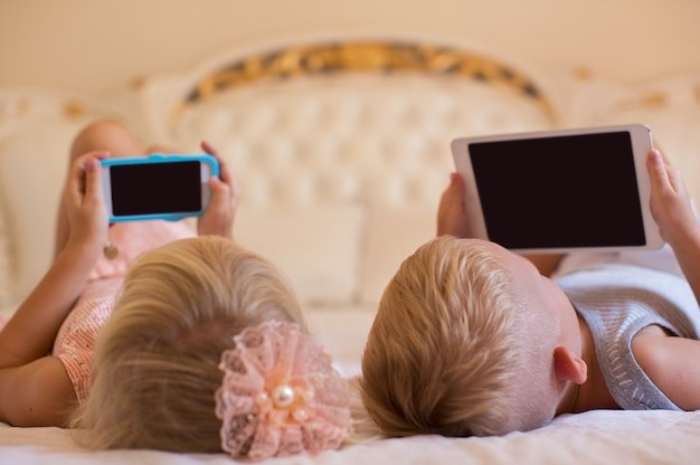 <p>Ket Foto: Screen time pada anak punya efek menguntungkan dan merugikan (Foto/Freepic)</p>
