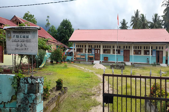 <p>Foto: Sekolah tempat kerja oknum Kepsek diduga kesampingkan tugas.</p>
