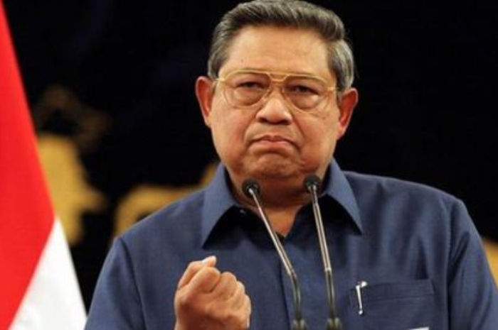 <p>Ket Foto: Susilo Bambang Yudhoyono (SBY) juga Memiliki Karya dalam Bentuk Tulisan atau Buku yang Ditulisnya Sendiri (Foto/Pinterest @republikmerdeka)</p>
