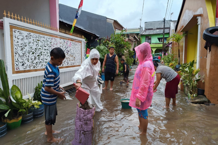 <p>Ket Foto: Banjir di Makassar (Foto/Facebook Kelurahan Daya)</p>
