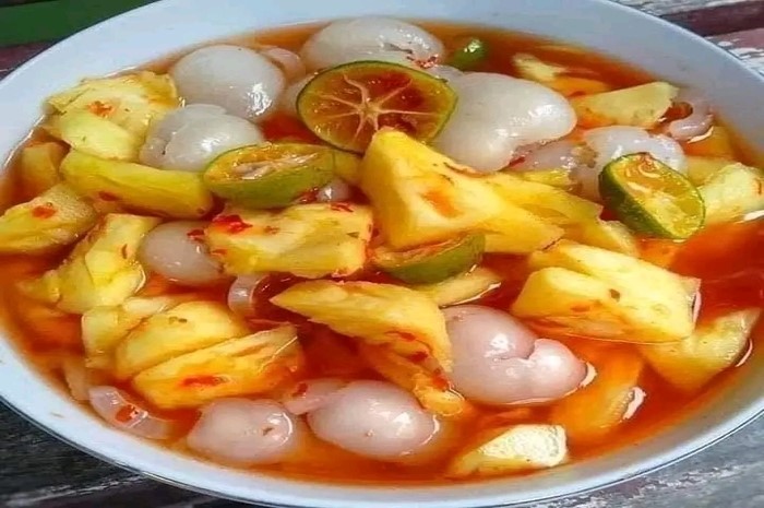 <p>Keterangan Foto : Manisan rambutan nanas yang segar dan mudah untuk dibuat, (Foto/Facebook/Riniyanti)</p>

