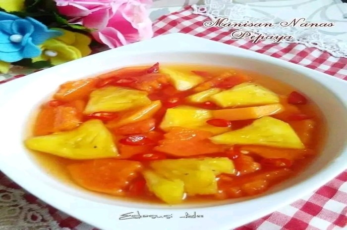 <p>Keterangan Foto : Manisan Pepaya Nanas suguhan yang cocok disajikan ketika cuaca panas (Foto/Facebook/windaabiliah)</p>
