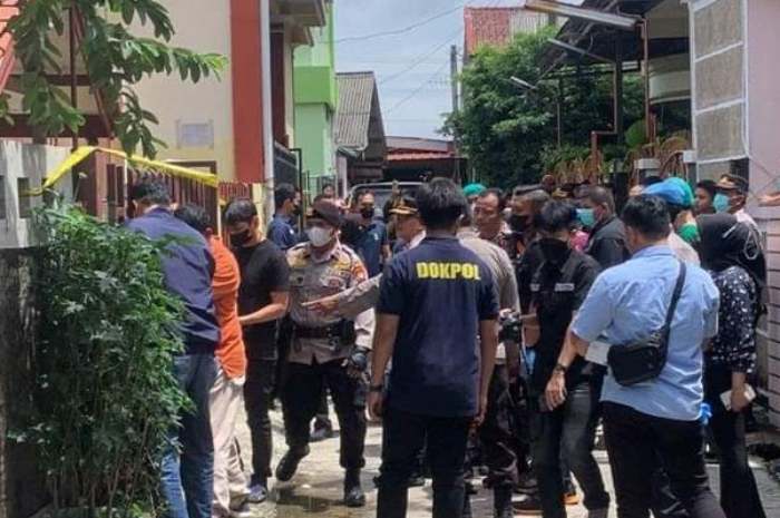 <p>Ket. Baca: Ditemukan 2 Orang Wanita Meninggal Dunia di Sebuah Rumah Kontrakan Bekasi yang Jasadnya di Cor (Foto/Facebook/JokBangka)</p>

