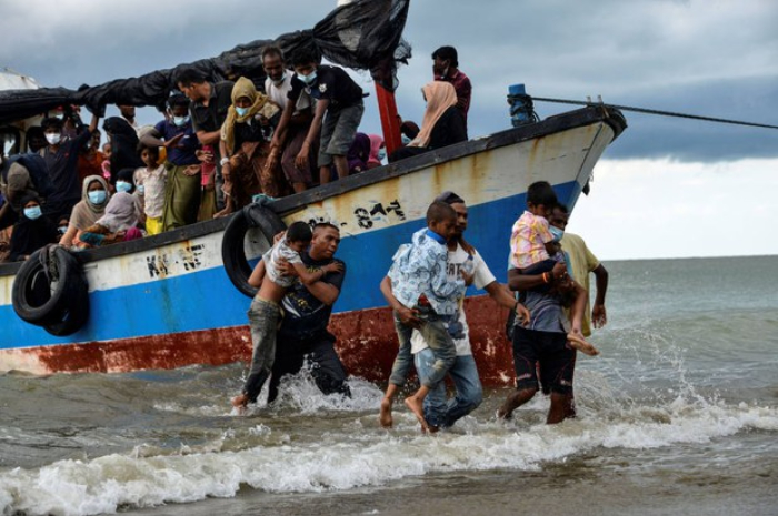 <p>Ket. Foto : Berikut Ini Mengenai Pengungsi Rohingya dan Kenapa Mereka Menuju ke Indonesia<br />
(Foto/X/@JunAditya86)</p>
