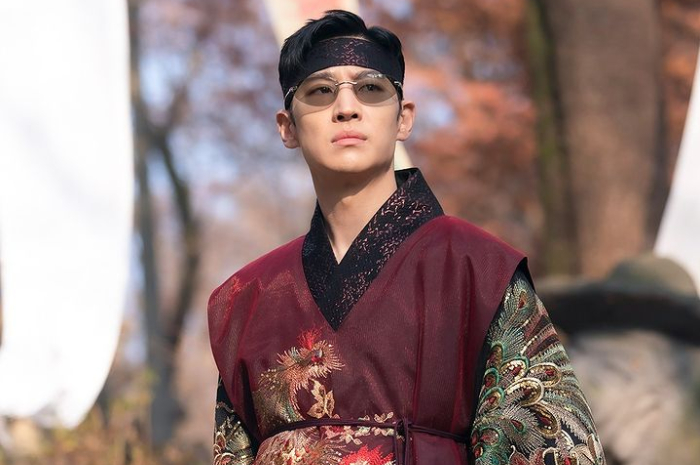<p>Ket. Foto: Biksu Kim Do Ki Menipu Pemimpin Sekte Penipu di Taxi Driver 2 Episode 8 (Foto/Instagram/@sbs.drama)</p>
