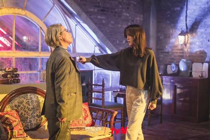 <p>Ket. Foto: Still Cut Kdrama Pandora: Beneath the Paradise Episode 3 (Foto/Intsagram/@tvn_drama)</p>
