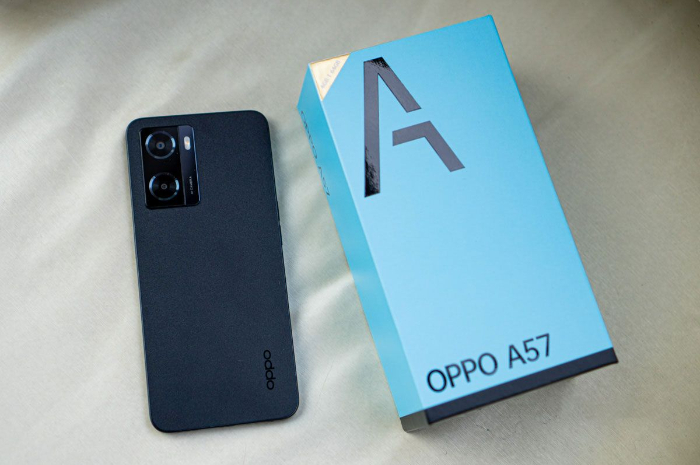 <p>Ket. Foto: Bentuk Paket Penjualan Hp Oppo A57, Tersedia Hanya Dua Warna yaitu Hitam dan Hijau (Foto/Pinterest)</p>
