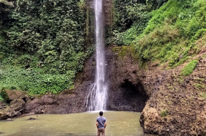 <p>Ket foto: Pesona wisata Curug Cipongkor yang ada di Sumedang (Foto/Instagram/bambangsuparwanto79)</p>
