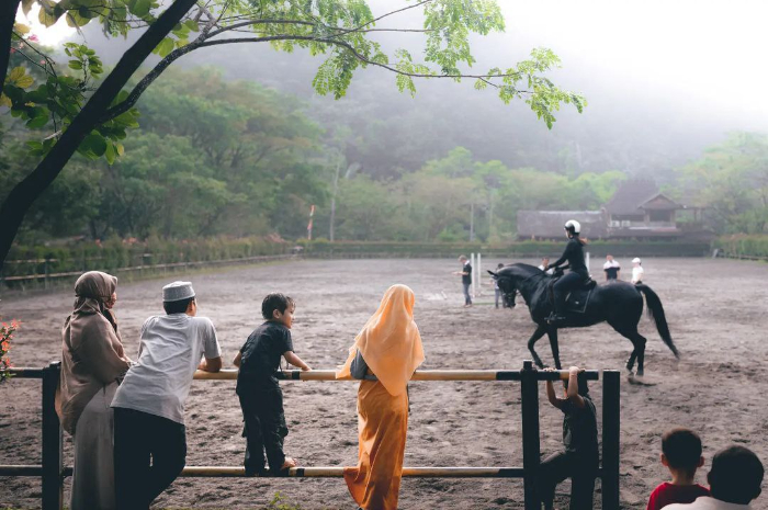 <p>Ket foto: Inilah wisata Santosa Park and Stable yang cocok untuk melepas penat, bisa berinteraksi dengan kuda (Foto/Instagram/santosastable)</p>
