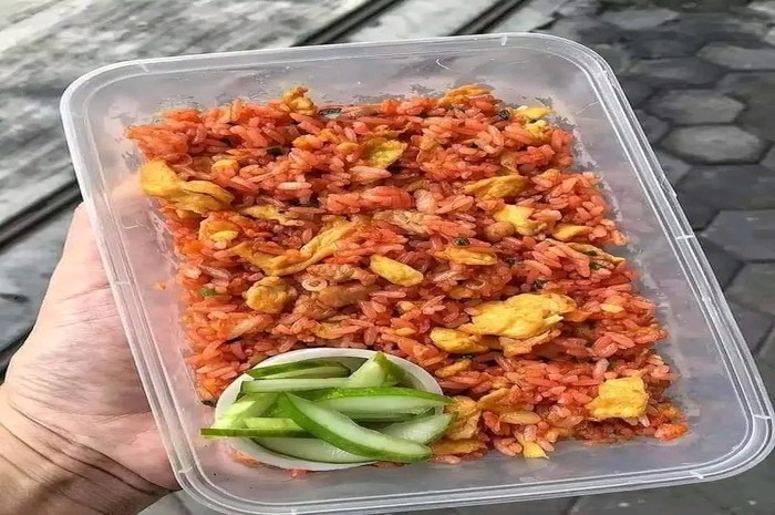 <p>Keterangan Foto : nasi goreng merah yang mudah untuk dibuat, (Foto/Instagram/koh_aming)</p>
