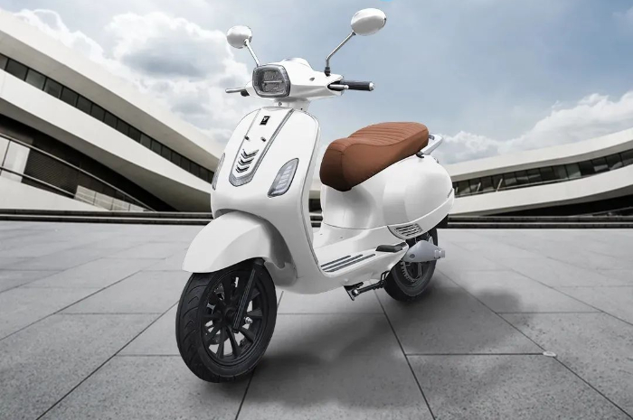 <p>Ket Foto: Smoot Zuzu dengan warna putih, motor listrik tanpa cas yang lebih efisien (Foto/Instagram/smootmotor)</p>
