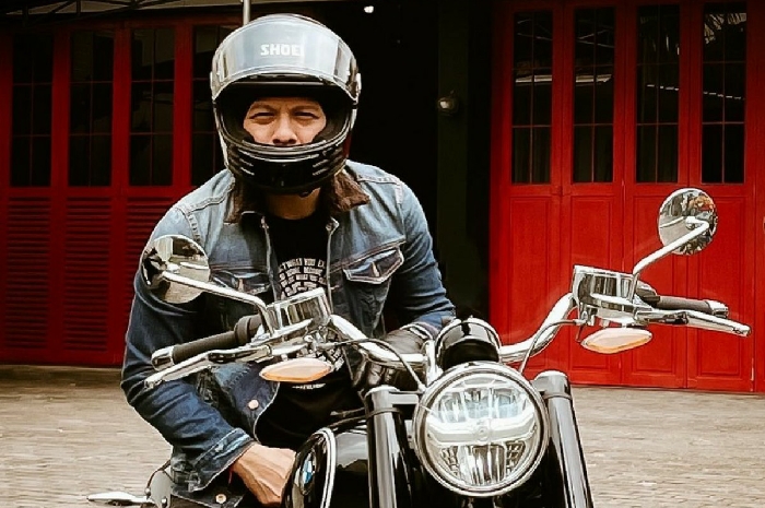 <p>Ariel Noah ketika mengendarai Moge BMW (Foto/Instagram/Ariel Noah) </p>
