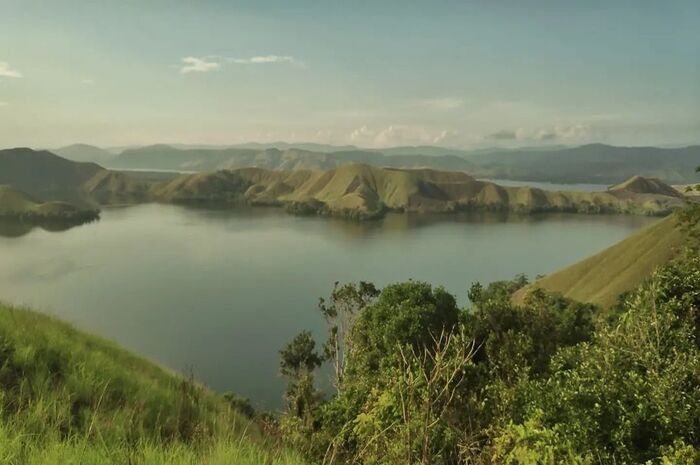 <p>Ket Foto: Ilustrasi foto keindahan Danau Sentani (Foto/Instagram/@ayi_ins)	</p>
