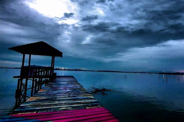 <p>Ket Foto: Ilustrasi foto pesona Pantai Karang Kering Gresik (Foto/Instagram/bakhrus)</p>
