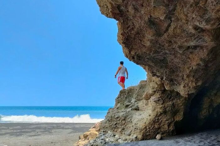 <p>Ket Foto: Ilustrasi foto pesona keindahan Pantai Dampar (Foto/Instagram/@ikone_art93)</p>
