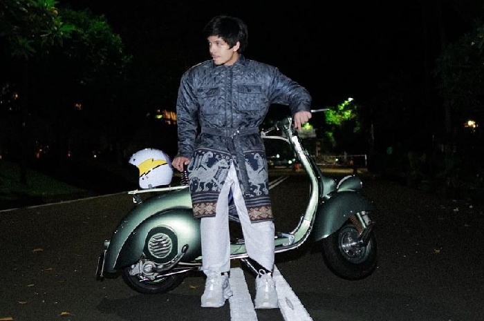 <p>Atta Halilintar dengan vespa Bachetta kesayangannya (Foto/Instagram/Atta Halilintar) </p>
