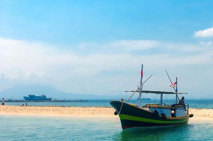 <p>Ket Foto: Ilustrasi foto pesona Gili Ketapang Probolinggo (Foto/Instagram/@_permadi.aji)</p>
