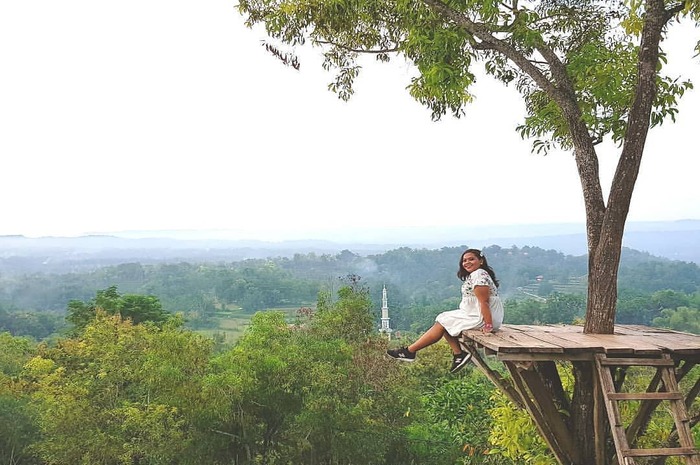 <p>Ket Foto: Ilustrasi foto pesona Bukit Lampion Beramah Bangkalan (Foto/Instagram/@exploremadura)</p>
