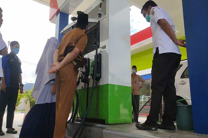 <p>Foto: Sidak pemeriksaan Tera di SPBU Toboli, Parimo. </p>
