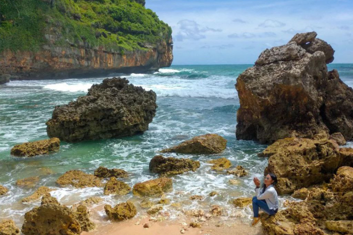 <p>Ket foto: Keindahan wisata Pantai Butuh Yogyakarta yang masih asri (Foto/Instagram/pinkanbeby34)</p>

