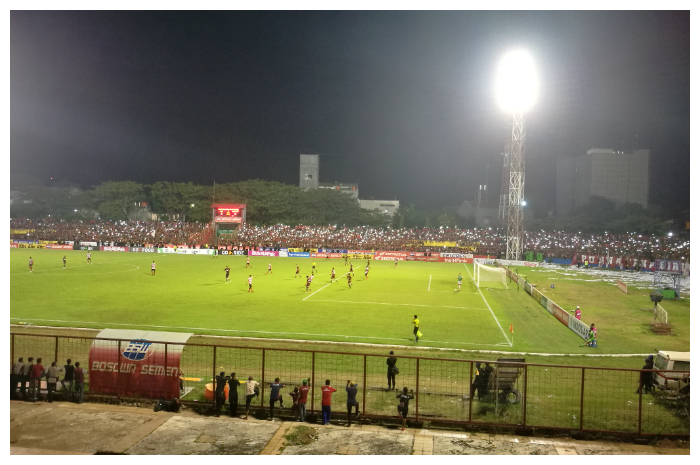 <p>Ket. Foto: Stadion Mattoangin (Wikipedia)</p>
