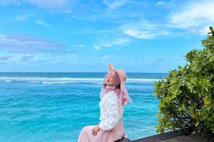 <p>Ket foto: Wisata Pantai Melasti di Bali yang super Instagramable (Foto/Instagram/nennyzoe)</p>
