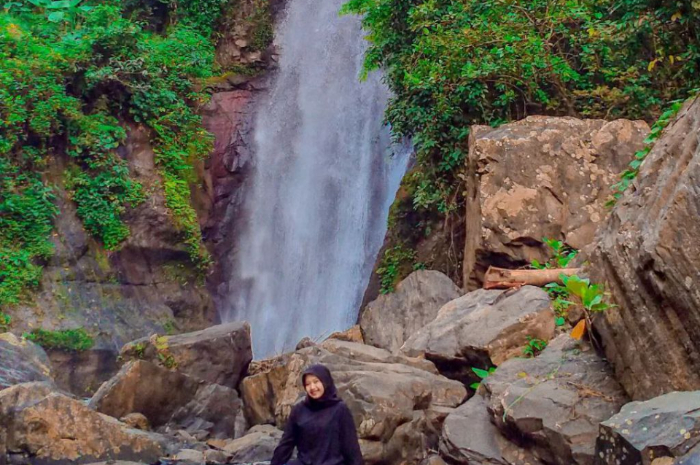 <p>Ket foto: Indahnya wisata Air Terjun Antrokan Manggisan Jember (Foto/Instagram/uyununzila)</p>
