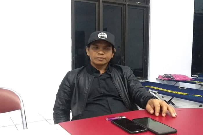 <p>Pimpinan LSM Singgani Parimo, Taher.</p>

