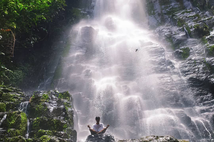 <p>Ket foto: Pesona wisata Air Terjun Ciupang di Lampung, cocok untuk healing (Foto/Instagram/belum_sadarkan)</p>
