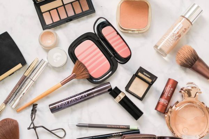 <p>Foto ilustrasi make up yang natural anti menor (foto/pinterest)</p>
