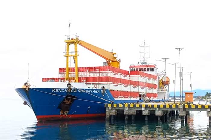 <p>Foto: Kapal Tol Laut sandar di Pelabuhan Parigi Moutong, Sulteng. 6 April 2021.</p>
