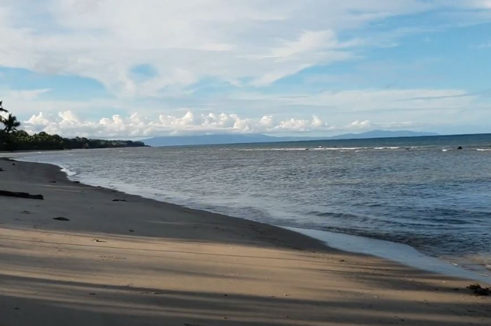 <p>Ket foto: Rekomendasi pantai di Minahasa Sulawesi Utara, jangan lewatkan Wanua Tulap (Foto/YouTube/@PISOKTRIPS)</p>
