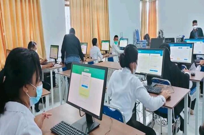 <p>Ket Foto: Ujian Kompetensi PPPK Guru di Parigi Moutong. (Dok. gemasulawesi.com)</p>
