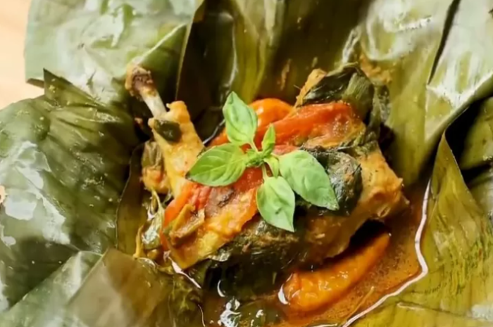 <p>Ket Foto: Ilustrasi foto pepes ayam kemangi (Foto/Youtube Devina Hermawan)</p>
