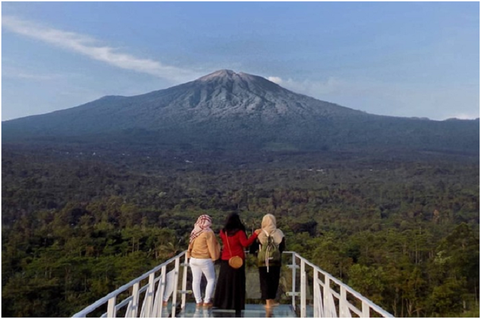 <p>Ket Foto: Pesona Taman Langit Pulosari Pemalang (Foto/Instagram/@backpackerjakarta)</p>
