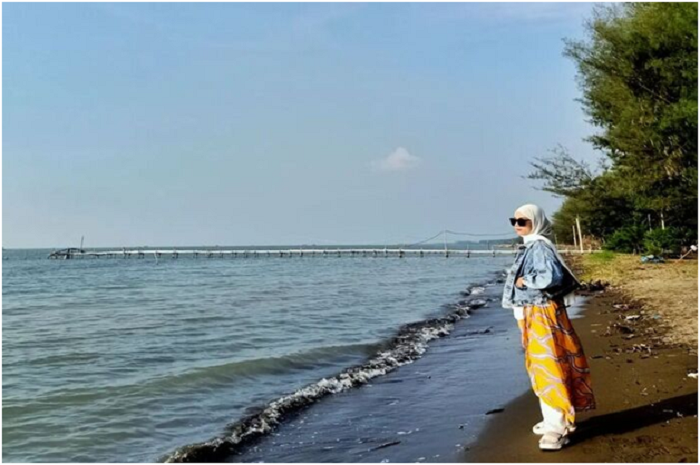 <p>Ket Foto: Pesona Pantai Joko Tingkir Pemalang (Foto/Instagram/@lianalynarbi)</p>
