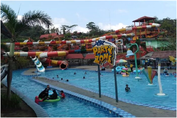<p>Ket Foto: Pesona Kumpay Waterpark Subang (Foto/Instagram/@rentalmobilbandungagiel)</p>
