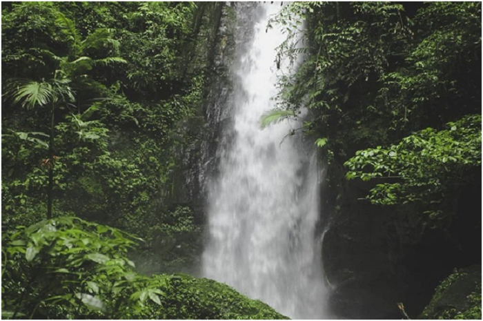 <p>Ket Foto: Pesona Curug Sabuk Sumedang (Foto/Instagram/@moodheads)	</p>
