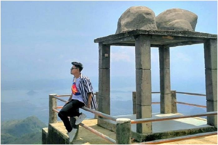 <p>Ket Foto: Pesona Batu Dua Gunung Lingga Sumedang (Foto/Instagram/@sumedang_banget)</p>
