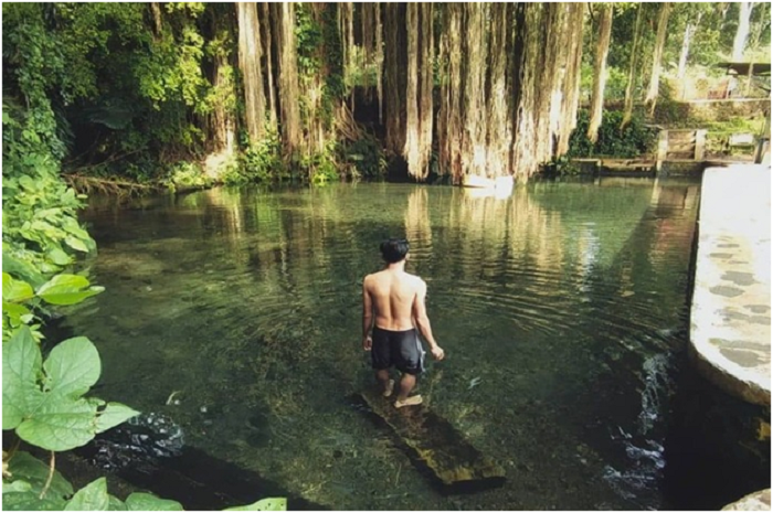 <p>Ket Foto: Pesona Mata Air Sirah Cipelang Sumedang (Foto/Instagram/@sumedang_banget)</p>
