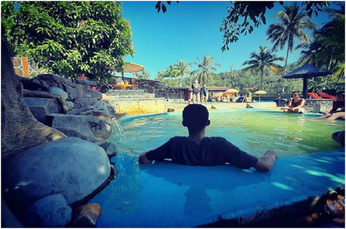 <p>Ket Foto: Pesona Pemandian Cipanas Cileungsing Sumedang (Foto/Instagram/@bogabuahdua)	</p>