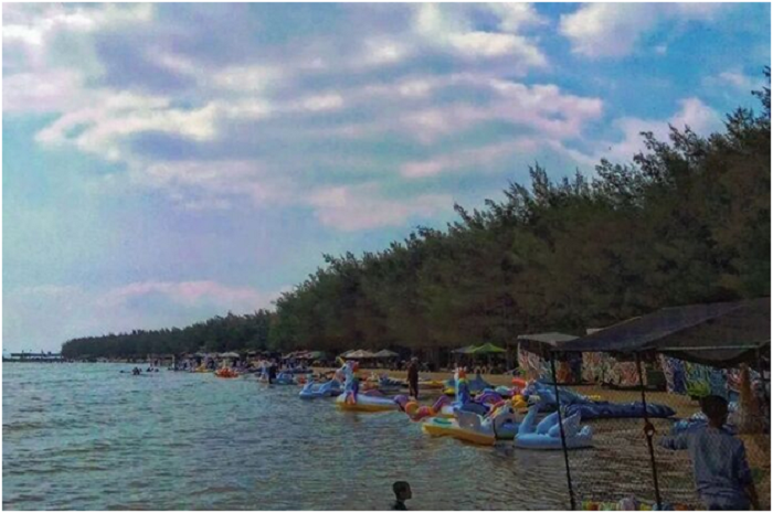 <p>Ket Foto: Pesona Pantai Karang Jahe Rembang (Foto/Instagram/@_.pinkybunny)</p>
