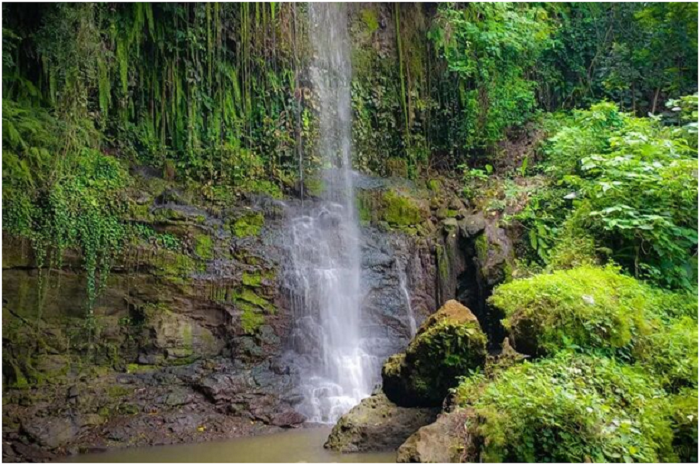 <p>Ket Foto: Pesona Air terjun Pasucen Rembang (Foto/Instagram/@ipandika23)</p>
