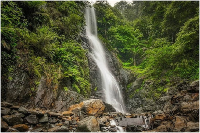 <p>Ket Foto: Pesona Curug Cigentis Karawang (Foto/Instagram/@handans_photos)	</p>

