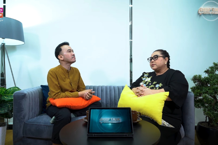 <p>Ket. Foto : Deep Talk Ruben Onsu dan Nunung Srimulat (Foto/Youtube/@MopChannel)</p>
