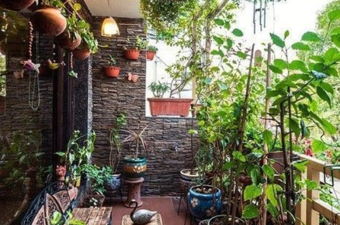 Ket Foto: Desain Teras Minimalis Tanaman Gantung (Foto/Pinterest @temonggo)
