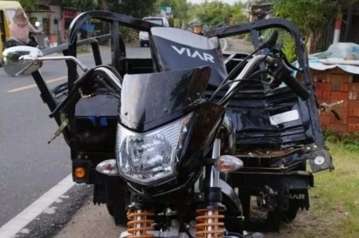 <p>Ket Foto: Viar yang ditumpangi oleh kelompok mahasiswa UIN Makassar (Foto/Instagram @infokejadian_makassar)</p>
