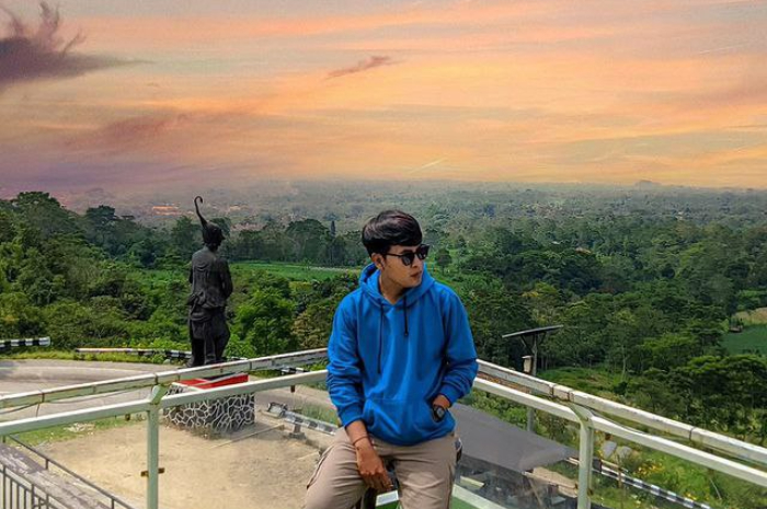 <p>Ket foto: View dari atas wisata Taman Petruk Boyolali yang mempesona (Foto/Instagram/hyoubie)</p>
