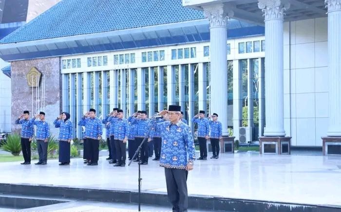 <p>Keterangan Foto : Wakil Gubernur Sulawesi Tenggara saat memimpin upacara peringatan hari kesadaran nasional tahun 2023, (Foto/Diskominfo Sultra)</p>