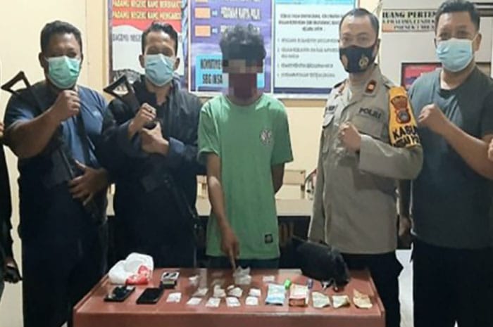 <p>Foto: Warga Kayuboko, Parimo, Diduga Edarkan Sabu di Donggala, Sulawesi Tengah. Rabu 3 Maret 2021. (Kumparan).</p>
